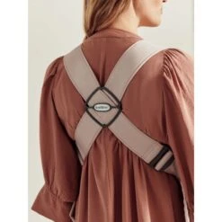 Carrier Mini 3d Jersey – Light Beige 10 Carrier Mini 3d Jersey – Light Beige -Pushchairs Store 021087 baby carrier mini light beige 3d jersey lookbook babybjorn 06