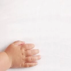 The Little Green Sheep Organic Cotton Cot Bed 70x140 Fitted Sheet -Pushchairs Store sheets the little green sheep organic